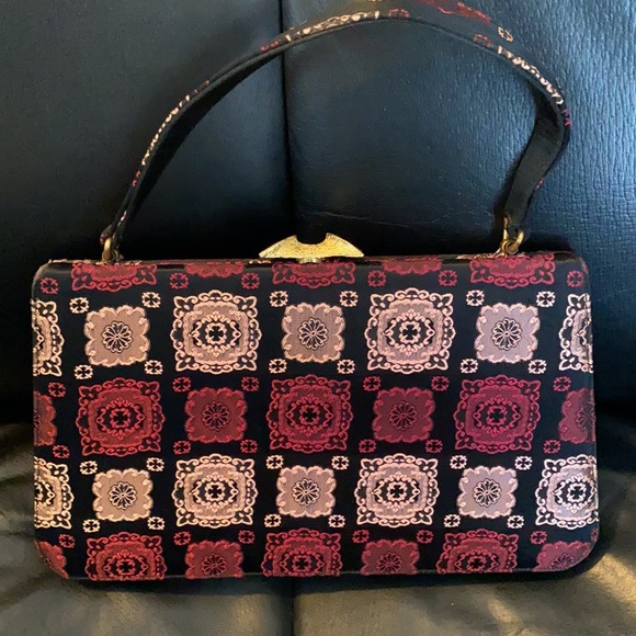 Vintage bag with chic style is perfect 🌺 - Picture 4 of 9